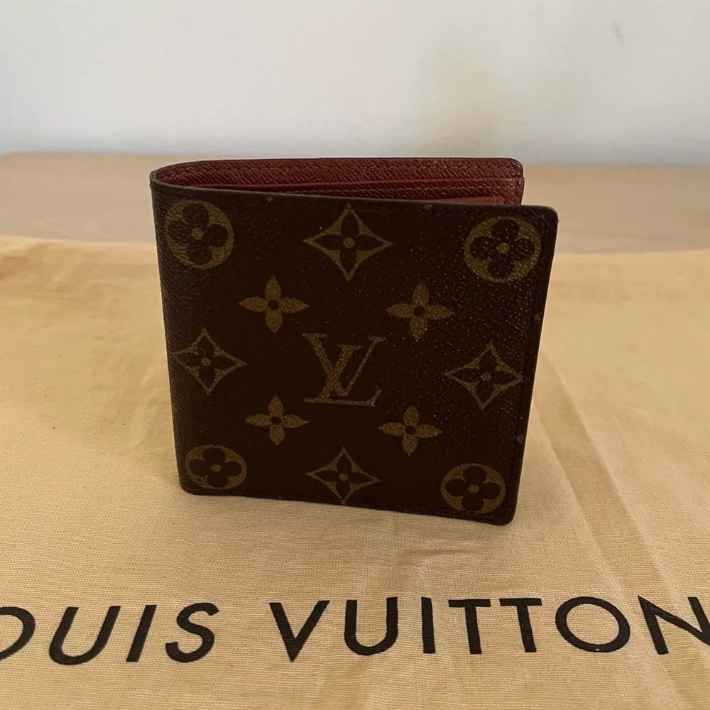 Louis Vuitton Men Marco Bifold Wallet EUC